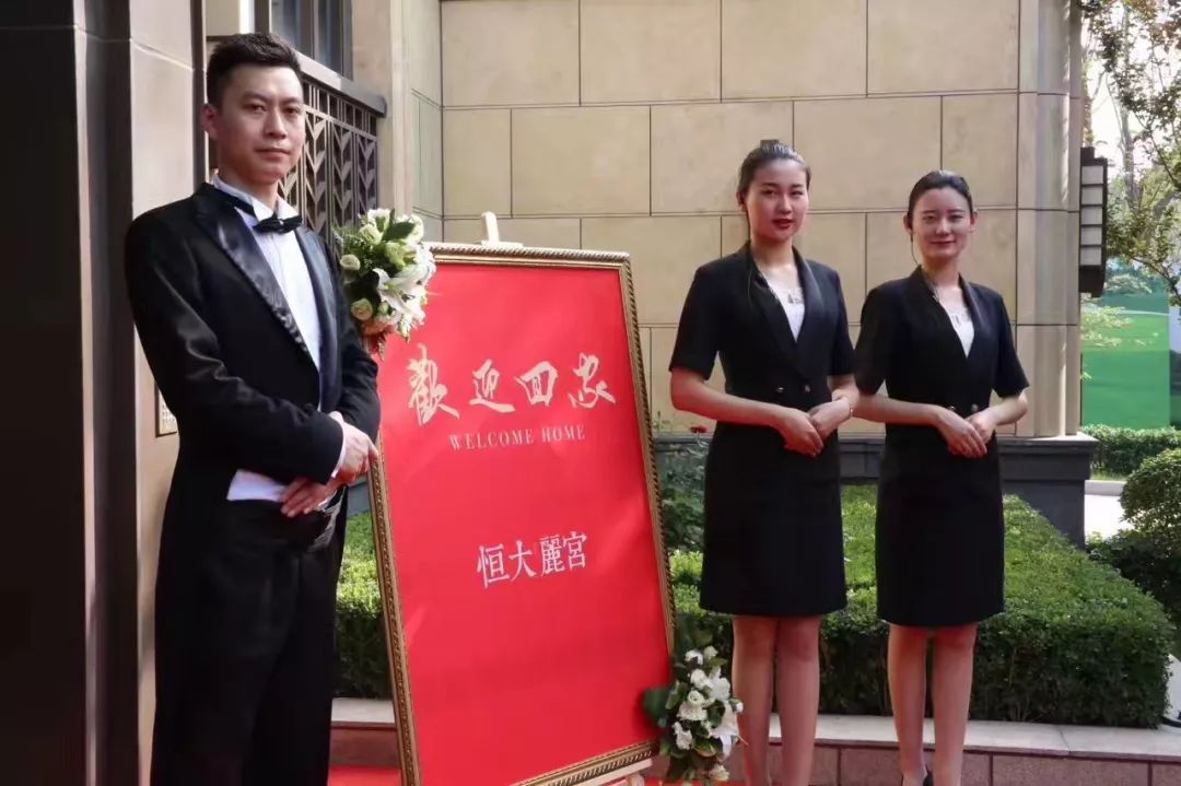 圣誕遇新年，暖心相伴 金碧物業邀您共享雙節歡愉